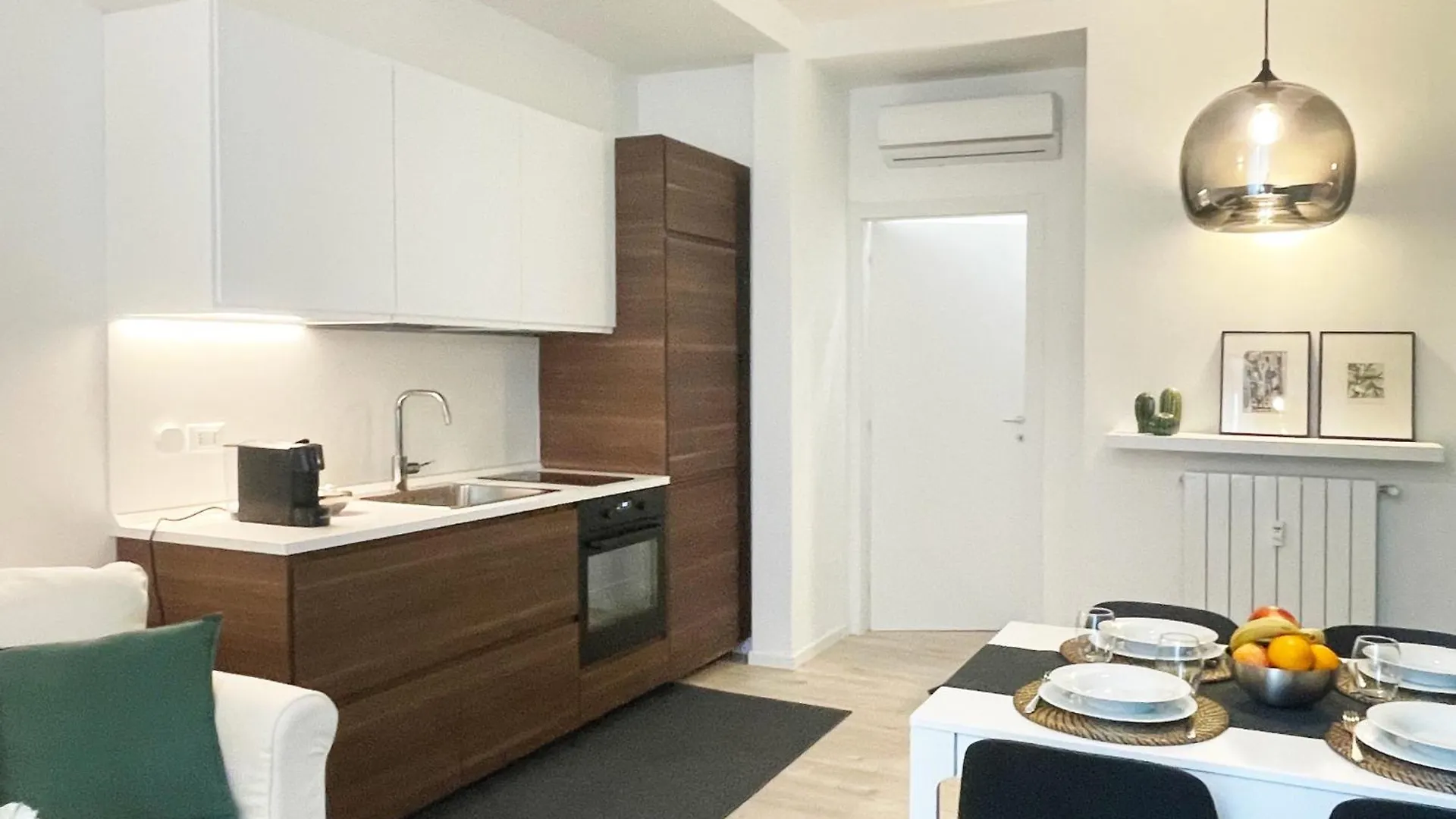 Cozy And Quiet Apartment In Isola District Milán
